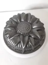 Nordic Ware Sunflower Bundt Cake Cast Aluminum.
