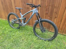 Handlebar: RACEFACE NEXT carbon 35. Cranks: SRAM XO1 carbon 170mm. Cassette: SRAM GX Eagle. Chain: SRAM XO1 Eagle,...