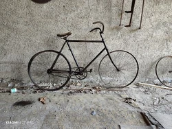 Ancien Vélo 1910/15 course.  Axe pédalier a double graisseur pédalier 50 dents taille 57 cm jantes 700 pas d...