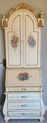 10 small, felt lined drawers & 3 pigeon holes in desk top. 4 drawers in bottom desk section. Open desk top: 30.75”D....