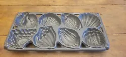Vintage John Wright Cast Iron 1989 Sea Shell Baking Cornbread Cake Pan Mold USA.  Never been used. Just dusty from...