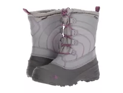 UP FOR YOUR CONSIDERATION IS A PAIR OF THE NORTH FACE ALPENGLOW IV YOUTH SNOW BOOTS! Easy to pull on and secure during...