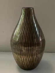 Vase Art Déco Bronze avec Incrustation de Torsades Noires.. intéressant petit vase art déco bronze ou laiton avec...