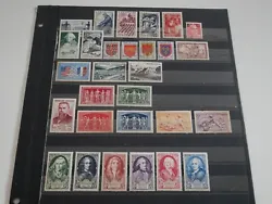 On retrouve 28 timbres neufs avec charnieres. Voici un joli lot de timbres de France en vrac. Bonne valeur.