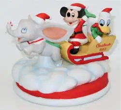 You have found the missing piece to your Disney collection! Here is a figurine of Mickey Mouse, Donal Duck & Dumbo on a...