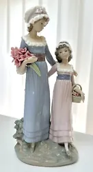 This beautiful Lladro figurine celebrates the love of two sisters with tenderness and beauty. This figurine is in mint...
