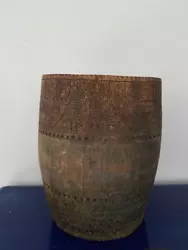 Old vase Africa.Ancien vase Afrique.