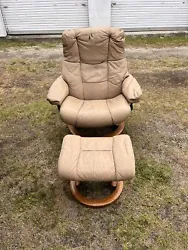 Ekornes Stressless Leather Recliner Chair & Ottoman Large ‘Dover’ Model. This item was found at a Estate sale and...