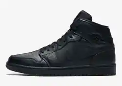 Nike Air Jordan 1 Mid Triple Black.
