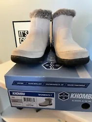 Khombu Iris Faux Fur Winter Snow All Weather Ankle Boots Iris Cream Size 7 New.