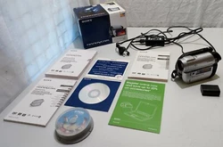 Je vends ce caméscope SONY DCR-DVD 110E PAL avec boite. 10 mini DVD+RW (30 min). Livré avec - Manuels duilisation et...