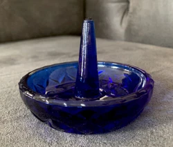 Vintage Cobal Blue Depression Glass Ring Holder. Condition is 
