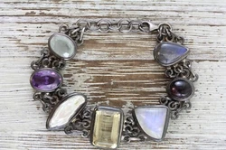 BEAUTIFUL BRACELET. WEIGHT (GRAMS): 40. I AM NEVER OFFENDED & I LOVE GIVING DEALS!