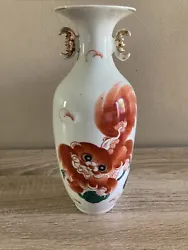 Ancien vase chinois au Lion Rouge. Vase remis en vente suite à un acheteur fantôme. Ancien et joli vase chinois au...