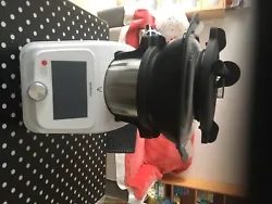 Robot cuisine sylvercrest jamais servi sous garantie.