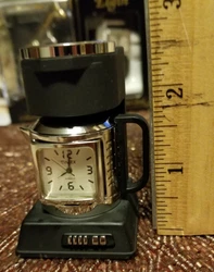Timex New Small Quartz Desk Clock- keeps time, new battery.