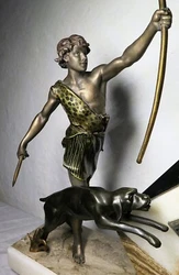 Pendule sonnant heure et demi-heure : complète et fonctionnelle. Garniture de cheminée 3 pièces. Période art Déco....