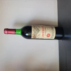 1 btle - POMEROL - Pétrus - grand vin - 1975 (niveau haute épaule ; étiquette abimée ; capsule oxydée et abimée...