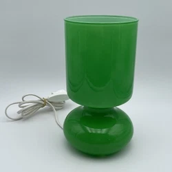 Lampe de table vintage Ikea Lykta opaline verre soufflée vert design scandinave. Lampe Lykta kaki lime vert coloris...