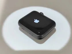 Apple Watch. Puce sans fil Apple. Jusqu’à 18 heures3. Bluetooth 4.2. 802.11b/g/n 2,4 GHz. S3 SiP avec processeur...