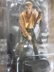 Figurine nos années Johnny Hallyday de collection 1943-2017 version dorée Gold. Envoi soigné et suivi