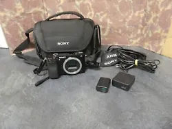 Appareil photo Sony a6000. pour pièces ou à réparer. (la photo est prise et lisible).