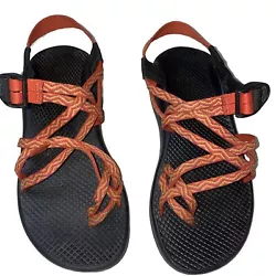 Good used condition Size 8Elevate your hiking game with these stylish and practical Chaco womens sandals. The black...