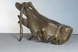 Criquet insecte en bronze ancien Okimono. VOIR MOUCHE - ABEILLE EN BRONZE. HAUTEUR MAXI 4,5 CM.