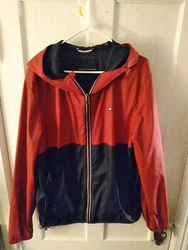 Mens Windbreaker/Raincoat - Tommy Hilfiger - Size XL - Hooded. Nice condition Coat