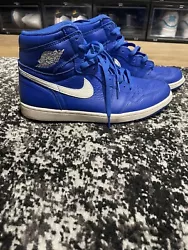 Great pair of AIR JORDAN 1 OG RETRO HI HYPER BLUE’S IN SIZE 10.5. Sneakers are in very good condition and are 10000%...