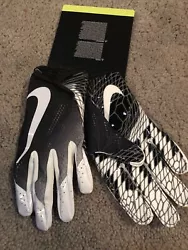 Nike Vapor knit Football Receiver Gloves. Adult Large. Brand NewSmoke free home