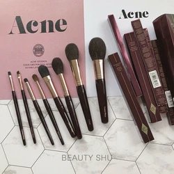 Expertly crafted by hand and so easy to use this brush practically applies the makeup itself. In addition the use of...