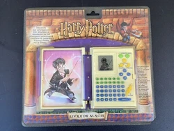 Je met en vente ce livre de magie Harry Potter de marque Hasbro TigerÉtat neuf sous blister jamais ouvert (petit...