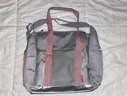 Skip Hop Messenger Diaper Bag in Light Pink/Grey. Condition is Used. Shipped with USPS First Class Package.
