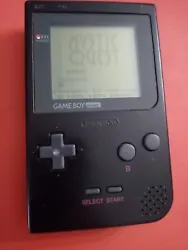 Nintendo Game Boy Pocket Noir Black À RÉVISER. Vendu sans jeux fonctionne parfaitement mais une ligne est visible sur...