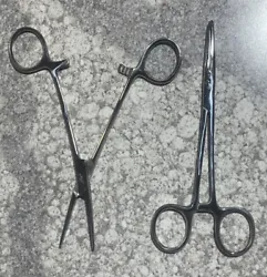 2 Pieces 5.5” Fishing Locking Forceps Hemostats. Condition is 