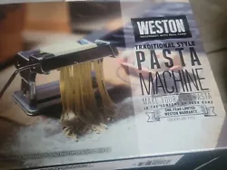 This traditional pasta machine from Weston is perfect for those who want to make their own pasta at home. With its...