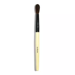 This small, fluffy brush expertly blends eye shadow to soften and diffuse lines or edges. Or use it to sweep powder...