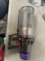 works but has cracked housing causing loss of suction. No battery. What you see in pics is what you get.