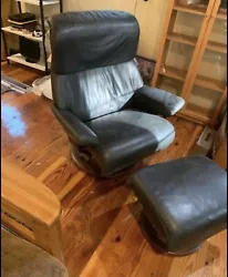 Ekornes Stressless Leather Recliner Chair & Ottoman Large‘Dream’ Model. Preowned Pick up only With brown base