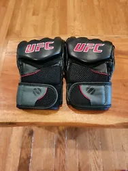 UFC Martial Arts Adult Ultimate Fighter Championship MMA Competition Gloves L/XL.