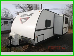 Used Pre-Owned 2013 Winnebago Minnie 2201DS Travel Trailer RV Camper for Sale   Winnebago MINNIE Travel Trailer w/Rear...
