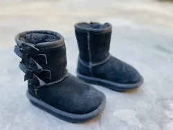 Koolaburra by UGG Black toddler size 6. Preowned but still have lots of life left in them! Please see all pictures.