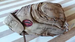 Up for your consideration is a Rawlings Baseball Glove LHT RJ44 Reggie Jackson 1977 World Series MVP. Rare Find! There...