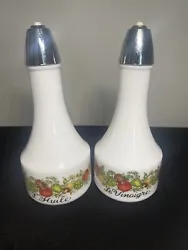 Spice up your kitchen with these vintage CorningWare Gemco oil and vinegar cruets. Made of durable glass, these cruets...