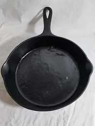 GRISWOLD Cast Iron SKILLET Frying Pan # 7 LARGE BLOCK LOGO 701 D.    Great condition. No cracks, pitting, or wobble....