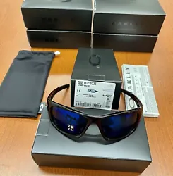Lens Color: Blue Polarized. Polarized: Yes. In the Box: Oakley Box, Microbag, Papers. Bridge: 16.