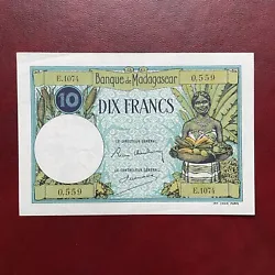 Madagascar 10 francs type 1937Splendide/AUSans épinglage Pli de comptage coin haut gauche Infimes traces de...