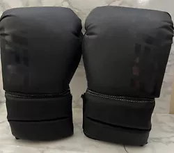 UFC OFFICIAL 14OZ TRAINING FIGHT MMA BOXING GLOVES. Great condition like newThank you for looking