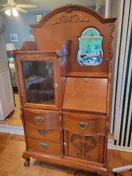 lexington sampler secretary desk. It is in excellent condition. The only wear it has on it is the feet. Can be...